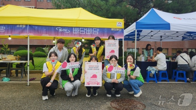 한림성심대학교 빠담빠담봉사단 소속 연구 학생들의 조혈모세포기증캠페인 사진.(한림성심대학교 제공)/뉴스1