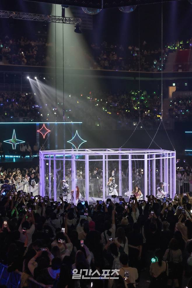 [2024 KGMA] '2024 코리아그랜드뮤직어워즈(KGMA)' 첫째날 행사가 16일 인천 중구 운서동 인스파이어 아레나에서 열렸다.일간스포츠(이데일리M)가 주최하고 KGMA 조직위원회가 주관하는 '2024 KGMA'는 올해 창간 55주년을 맞은 일간스포츠가 대한민국 대중음악계에 새로운 패러다임을 제시하기 위해 새롭게 개최하는 시상식으로 16, 17일 이틀간 펼쳐진다.영종도(인천)=KGMA특별취재반 /2024.11.16/