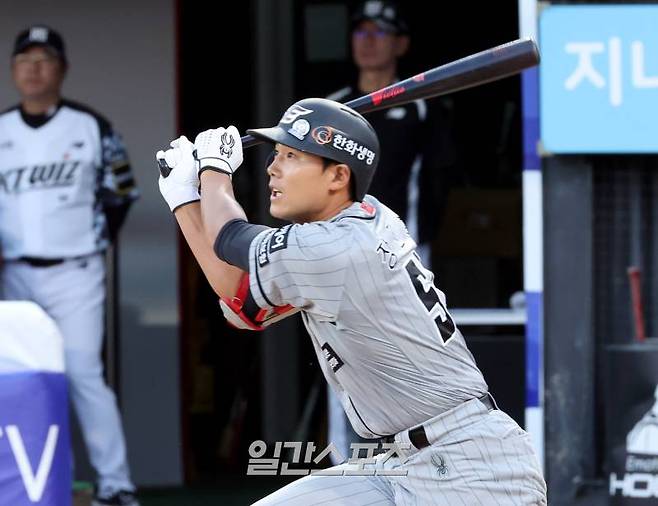 4일 오후 수원 KT위즈파크에서 열린 프로야구 한화와 KT 경기. 한화 장진혁이 2회 2사 1,3루서 2타점 좌중간 2루타를 날리고있다. 수원=정시종 기자 capa@edaily.co.kr /2024.06.04. capa@edaily.co.kr /2024.06.04.