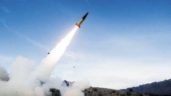 미 육군 전술 미사일 시스템(ATACMS)의 실사격 시험 모습. AFP=연합뉴스