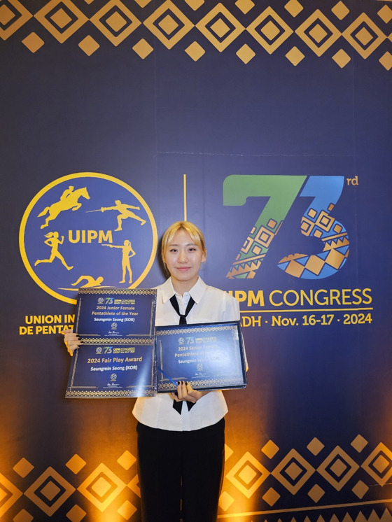 Seong Seung-min poses with her three awards at the 2024 Union Internationale de Pentathlon Moderne awards in Riyadh, Saudi Arabia on Sunday.  [KOREAN MODERN PENTATHLON FEDERATION]