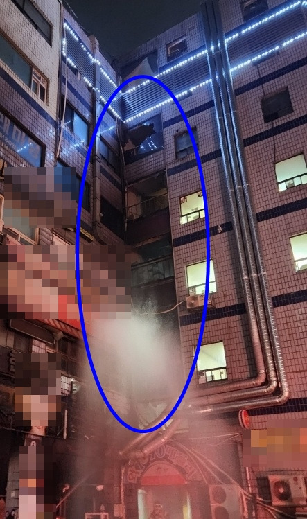 Smashed windows on the commercial building that caught fire in Gyeonggi on Sunday [GYEONGGI FIRE & DISASTER HEADQUARTERS]