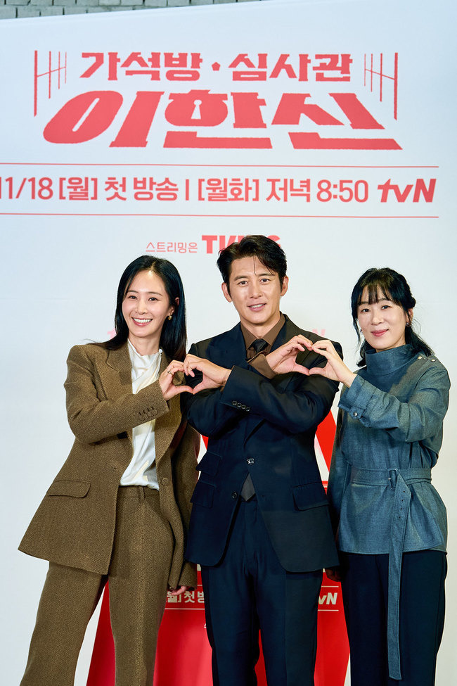 왼쪽부터 권유리, 고수, 백지원 (사진=tvN 제공)