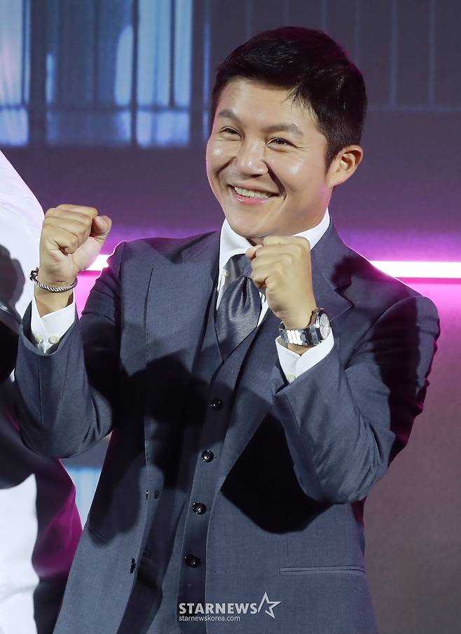 코미디언 조세호가 14일 오후 서울 CGV용산아이파크몰에서 진행된 넷플릭스 예능 '좀비버스 : 뉴 블러드' 제작발표회에 참석해 포즈를 취하고 있다. /2024.11.14 /사진=이동훈 photoguy@