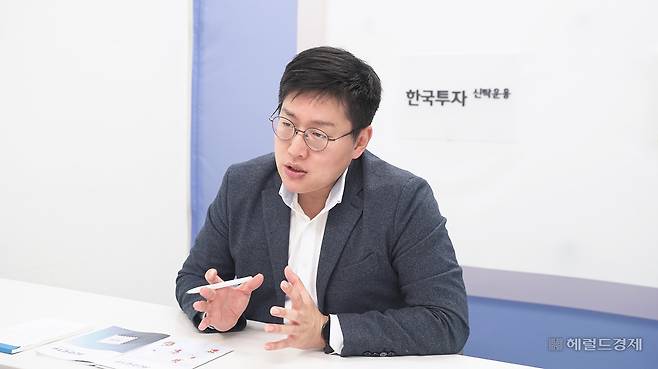 김승현 한국투자신탁운용 ETF컨설팅담당이 서울 여의도 본사에서 헤럴드경제와 인터뷰에서 미국 ETF를 이용한 연금투자의 중요성을 설명하고 있다. [한국투자신탁운용]