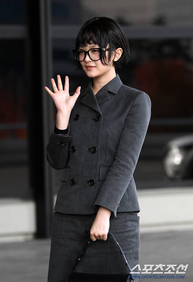 뉴진스 하니가 해외 일정 참석차 19일 김포국제공항을 통해 일본으로 출국했다. 김포공항=박재만 기자 pjm@sportschosun.com