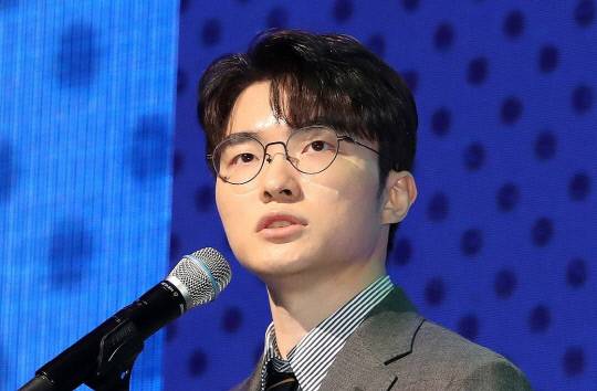 프로게이머 페이커 이상혁이 20일 서울 중구 소공동 웨스틴 조선호텔에서 외교부 주최로 열린 '2024 글로벌 혁신을 위한 미래대화'에서 기조연설을 하고 있다. 연합뉴스