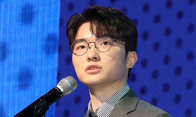 프로게이머 페이커 이상혁이 20일 서울 중구 소공동 웨스틴 조선호텔에서 외교부 주최로 열린 ‘2024 글로벌 혁신을 위한 미래대화’에서 기조연설을 하고 있다. 연합뉴스