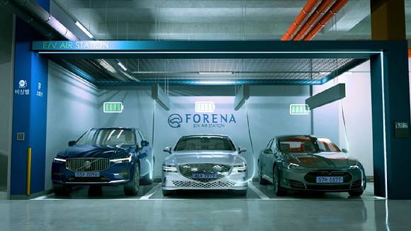 천장형 전기차 충전시스템인 '포레나 EV에어스테이션'. [사진=한화 건설부문]