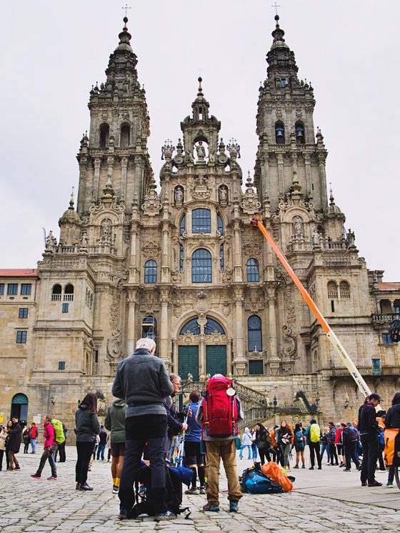 카미노의 최종 목적지는 산티아고 대성당이다. 도착하면 많은 순례자로부터 열렬한 환영을 받게 된다.