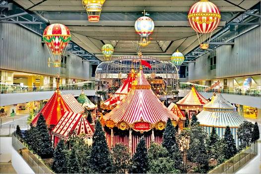 더현대서울 ‘움직이는 대극장’. 현대백화점 제공