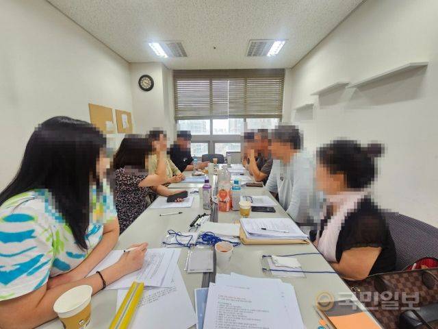 기독교마약중독연구소(이사장 이선민)가 매주 화요일 부산시 수영구 수영로교회 엘레브관에서 진행 중인 마약 중독 당사자 모임 모습. 연구소는 매주 목요일 같은 곳에서 중독자 가족 모임을 진행한다. 기독교마약중독연구소 제공