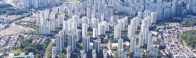 경기 화성 동탄신도시 일대 아파트 단지와 어우러진 단독주택 밀집지. 수도권 2기 신도시 인프라를 누릴 수 있어 한때 인기를 끌었지만 최근에는 입찰자 수가 확 줄었다. (윤관식 기자)