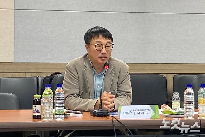 김윤배 울릉도독도해양연구기지 대장은 '환동해 중심 울릉도 독도'를 주제로 발표했다. 유상원 아나운서