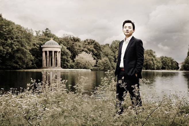 피아니스트 윤홍천 [금호문화재단 제공. ⓒIrene Zandel.jpg. 재판매 및 DB 금지]