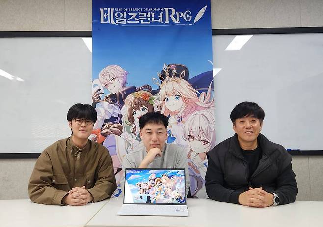 (좌 - 김민건 기획 파트장, 중앙 - 이상훈 PD, 우 - 최창학 그래픽 팀장)