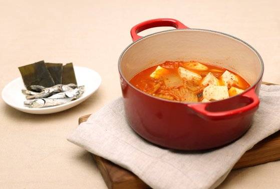 Kimchi jjigae [JOONGANGILBO]