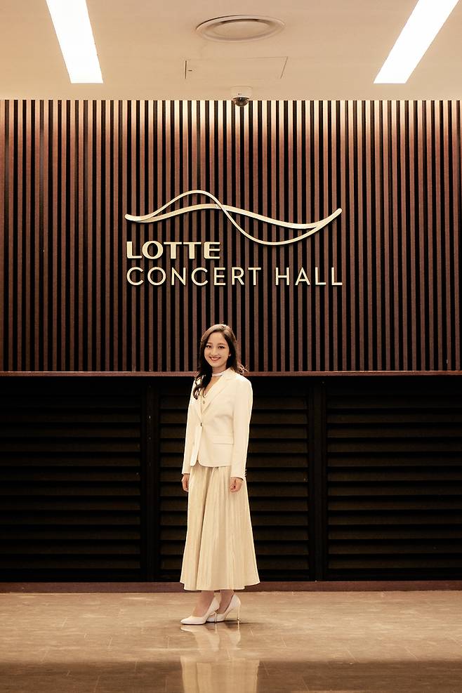 2025년 롯데콘서트홀 인 하우스 아티스트로 선정돼 4월과 11월 두 차례 기획 공연을 선보일 첼리스트 최하영. 사진제공=롯데콘서트홀
