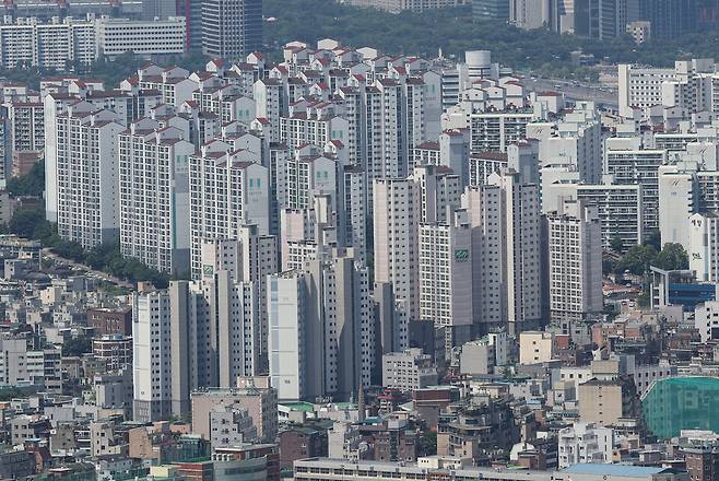 21일 한국부동산원이 발표한 '11월 셋째주 전국 주간 아파트 가격 동향'에 따르면, 지난 18일 기준 전국 아파트 매매가격은 전주보다 0.01% 하락했다. ⓒ연합뉴스