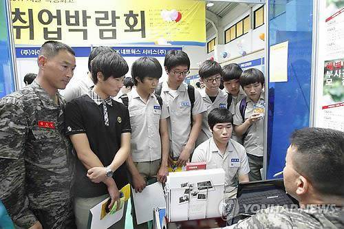 직업 군인의 길  (서울=연합뉴스) 이상학 기자 = 2011.6.13 leesh@yna.co.kr