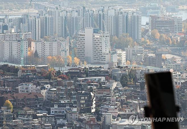 서울 중구 남산에서 바라본 주택과 아파트 단지 모습 [연합뉴스 자료사진]