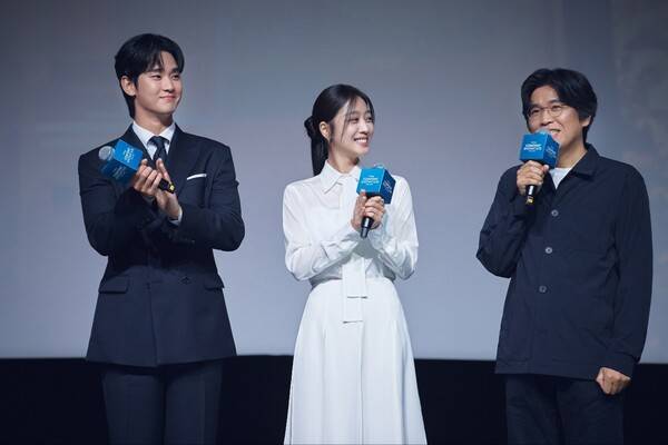 '넉 오프' 김수현(왼쪽)과 조보아, 박현석 감독. 사진=월트디즈니컴퍼니코리아