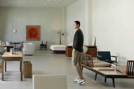 지난 2일 앤더슨 초이 대표가 성수점 공간을 소개하고 있다. 사진 앤더슨씨