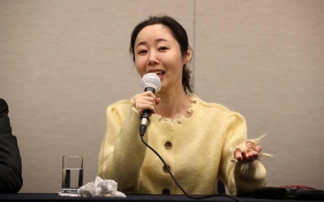 민희진 어도어 대표가 지난 5월 31일 서울 중구 프레스센터에서 어도어 임시주주총회 관련 기자회견에서 말하고 있다.연합뉴스