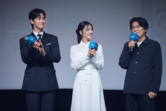 '넉오프' 김수현과 조보아 / 월트디즈니컴퍼니 제공