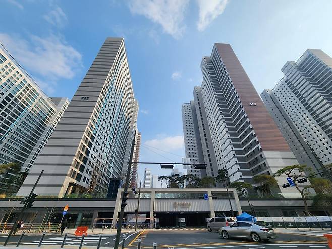 이달 말 입주가 시작되는 서울 강동구 올림픽파크포레온(둔촌주공 재건축 단지) 모습. [연합]