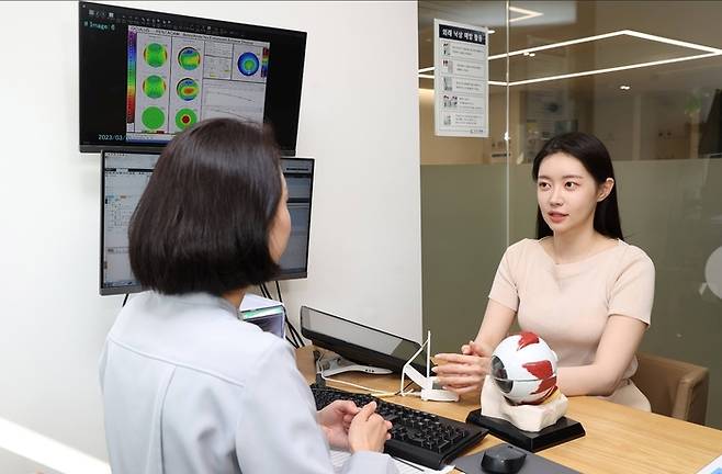 라식, 라섹 이후 시력교정 재수술을 고려한다면 다각적인 정밀 검사를 통해 적합한 재수술 방법을 모색해야 한다. 사진제공|김안과병원