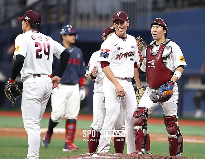 ▲ 키움 김재현(오른쪽)은 리더십이 좋다는 평가를 받았다. ⓒ곽혜미 기자