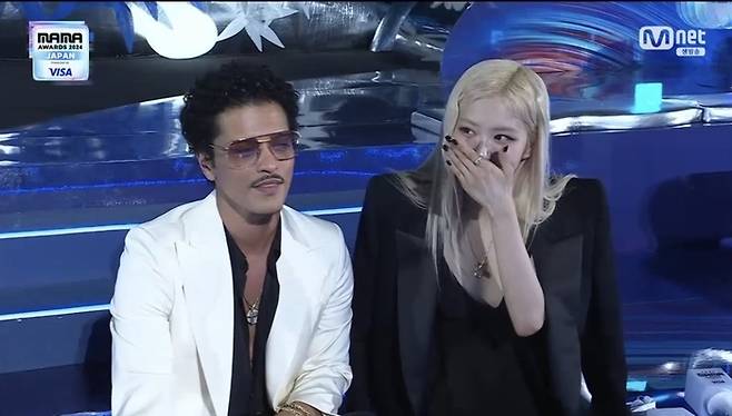 브루노 마스와 로제. 사진ㅣ‘마마 어워즈’ 방송 캡처