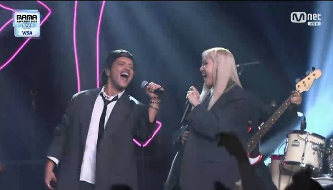 브루노 마스와 로제. 사진ㅣ‘마마 어워즈’ 방송 캡처