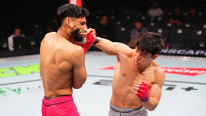 로드 투 UFC 시즌3에서 우승한 최동훈. 사진=UFC SNS