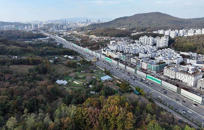 신규 택지 후보지로 발표된 경부고속도로 인근 서울 서초구 서리풀지구 전경.  [매경DB]