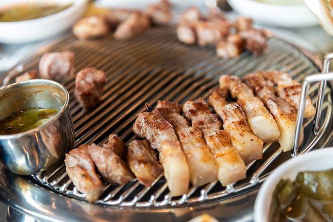 2010년대 이후 삼겹살 트렌드는 '더 두껍게'다. /사진=아이클릭아트