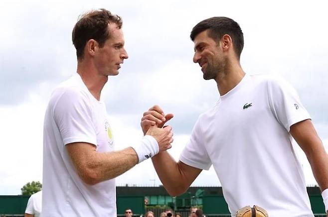 조코비치의 코치를 맡게 된 친구 앤디 머레이(왼쪽)