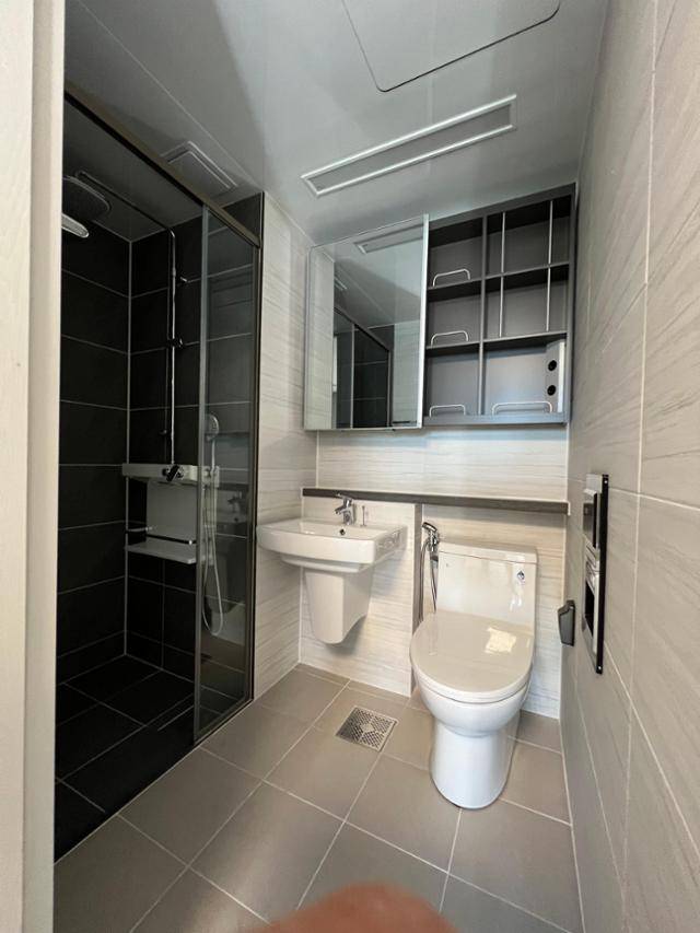 화장실에는 현관 밖이나 방제실과 통화할 수 있는 장치를 설치했다. 김민호 기자