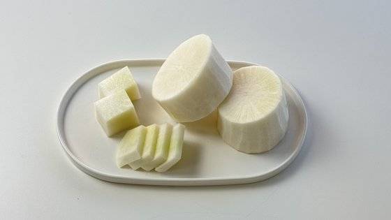 겨울 무는 아린 맛이 줄고 단맛이 풍부하다. 사진 이정웅