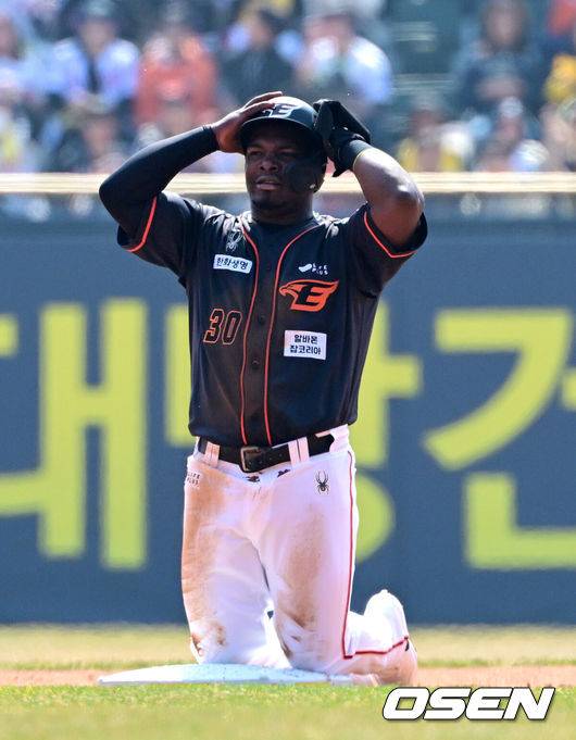 [OSEN=잠실, 지형준 기자]&nbsp;1회초 한화 페라자가 도루 실패에 아쉬워하고 있다. 2024.03.23 /jpnews@osen.co.kr