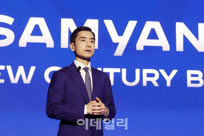 김건호 삼양홀딩스 전략총괄 사장이 지난 10월 1일 ‘삼양그룹 창립 100주년 기념식’에서 미래 비전을 발표하고 있다. (사진=삼양그룹)