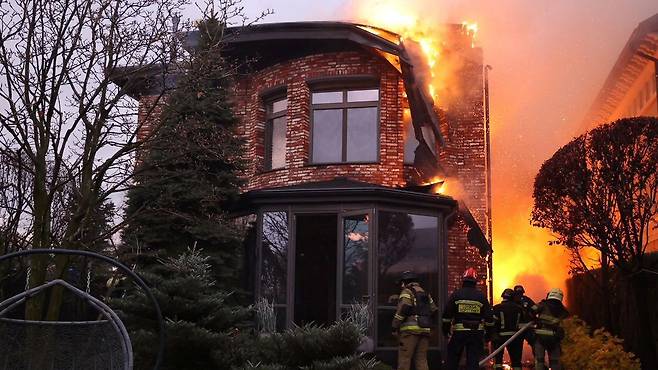 현지시간 목요일 아침 5시30분쯤 미사일이 우크라이나 동부 드니프로를 타격했다