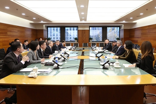 25일 베이징에서 만난 중국 상무부 당국자들과 엔비디아 관계자들 [중국 상무부 제공. 재판매 및 DB 금지]