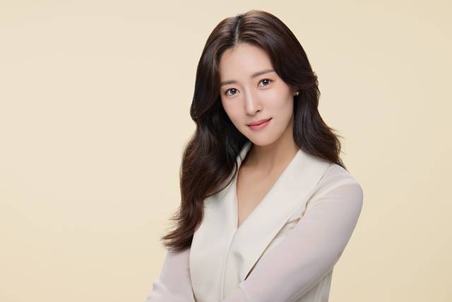 배우 왕빛나가 새 드라마 '그래, 이혼하자'에 싱글맘 송아리 역으로 출연한다. /KX엔터테인먼트