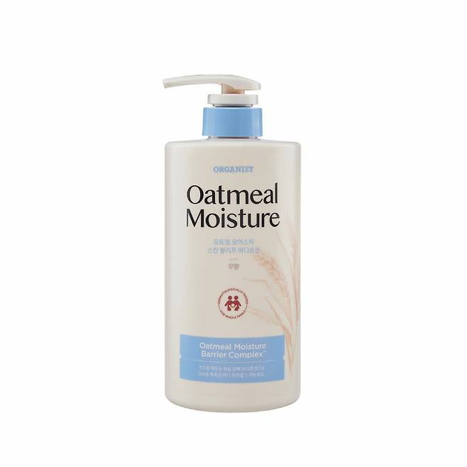 자기 무게의 8배 수분을 머금는 오트밀 추출물에 히알루론산, 세라마이드, 엑토인, 판테놀 등 보습과 진정 성분의 선물 세트. 오가니스트 오트밀 모이스처 스킨 릴리프 바디로션 680mL 1만7천9백원.