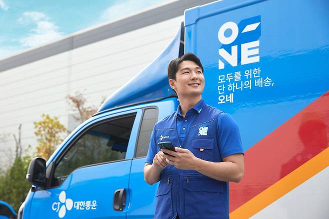 CJ대한통운이 내년에 시행 예정인 주 7일 배송은 현재 전국택배노동조합 등과 입장을 조율하는 상황이다.