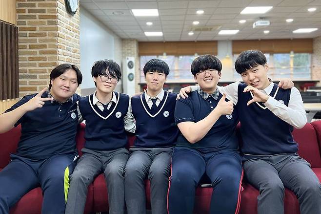 프레셔팀 왼쪽부터 이장훈, 장준아, 김재완, 이요한, 김하온
