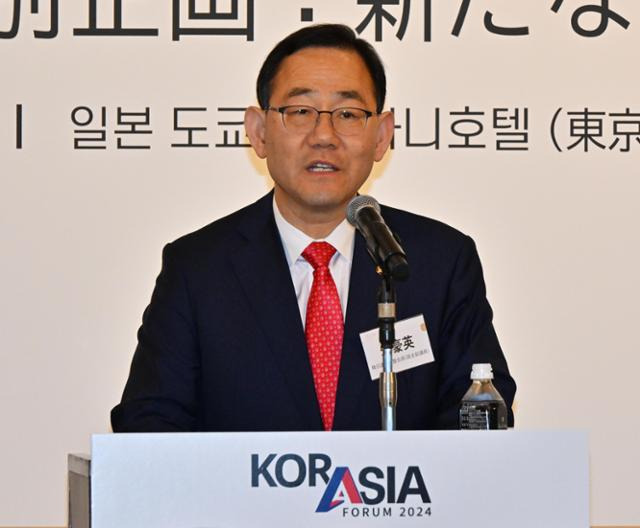 한일의원연맹 회장인 주호영 국회부의장이 26일 한국일보와 코리아타임스가 일본 도쿄 뉴오타니호텔에서 '한일수교 60주년 특별기획:새로운 비전, 상호이익의 모색'을 주제로 개최한 '코라시아포럼(The KOR-ASIA FORUM)'에 참석해 축사를 하고 있다. 도쿄=홍인기 기자