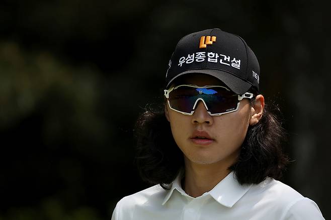 ‘장발 골퍼’ 이유석이 3년간 길러온 머리카락을 잘라 소아암 환우를 돕는 봉사 단체인 ‘어린 암 환자를 위한 머리카락 나눔 운동본부(어머나운동본부)’에 전달했다. KPGA